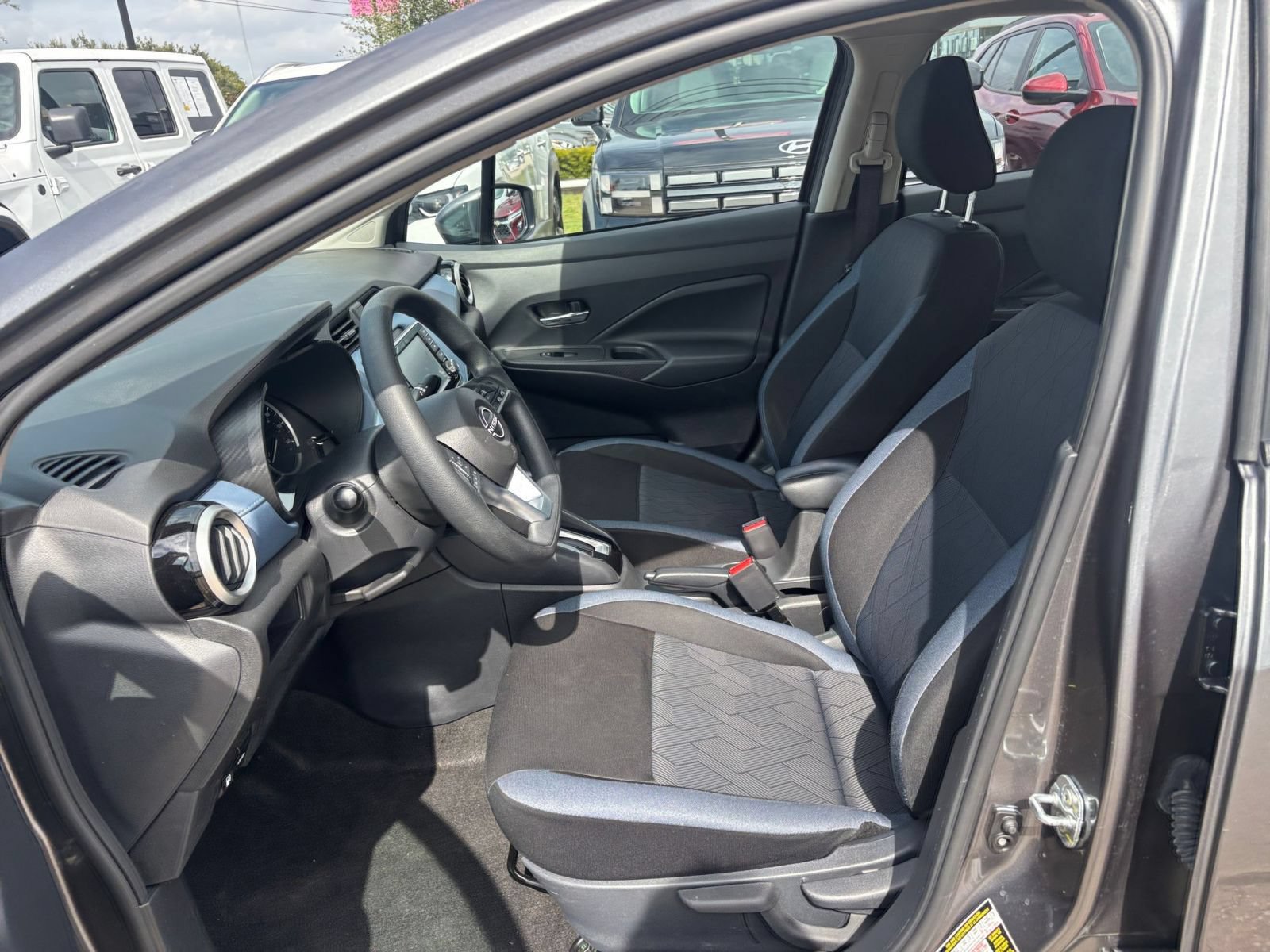 Used 2025 Nissan Versa SV FWD image 24