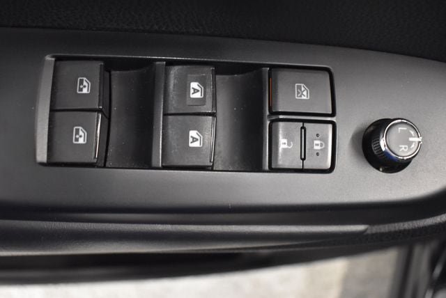 Used 2019 Toyota Highlander SE AWD/4WD image 21