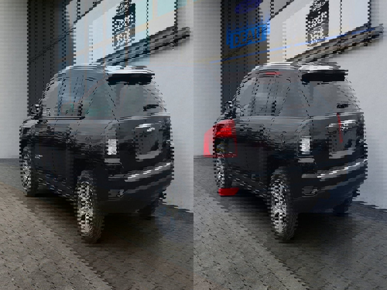 Used 2017 Jeep Compass High Altitude image 5