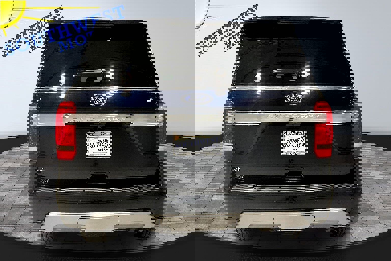 Used 2021 Ford Expedition XLT image 5