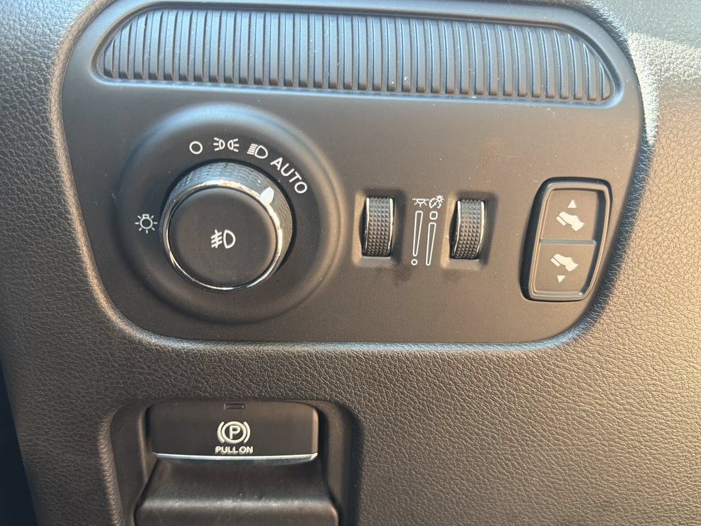 Used 2024 Jeep Wagoneer Series II w/ Flexible Seating Group RWD image 32
