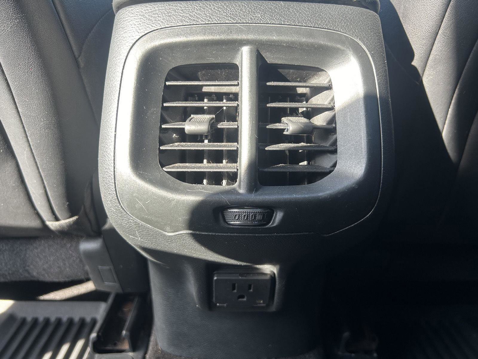 Used 2015 Jeep Cherokee Limited w/ Luxury Group image 11