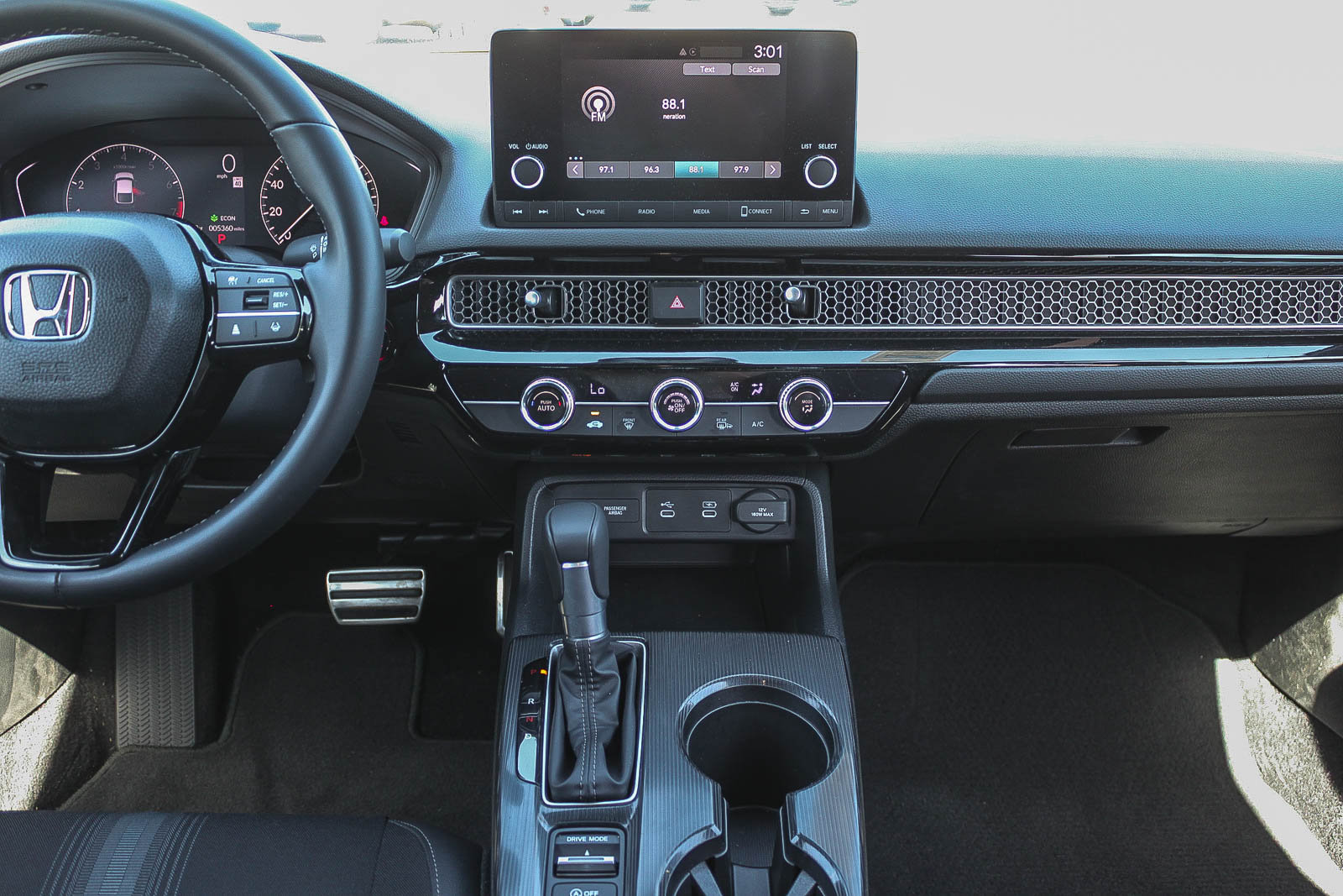 Used 2025 Honda Civic Sport image 15