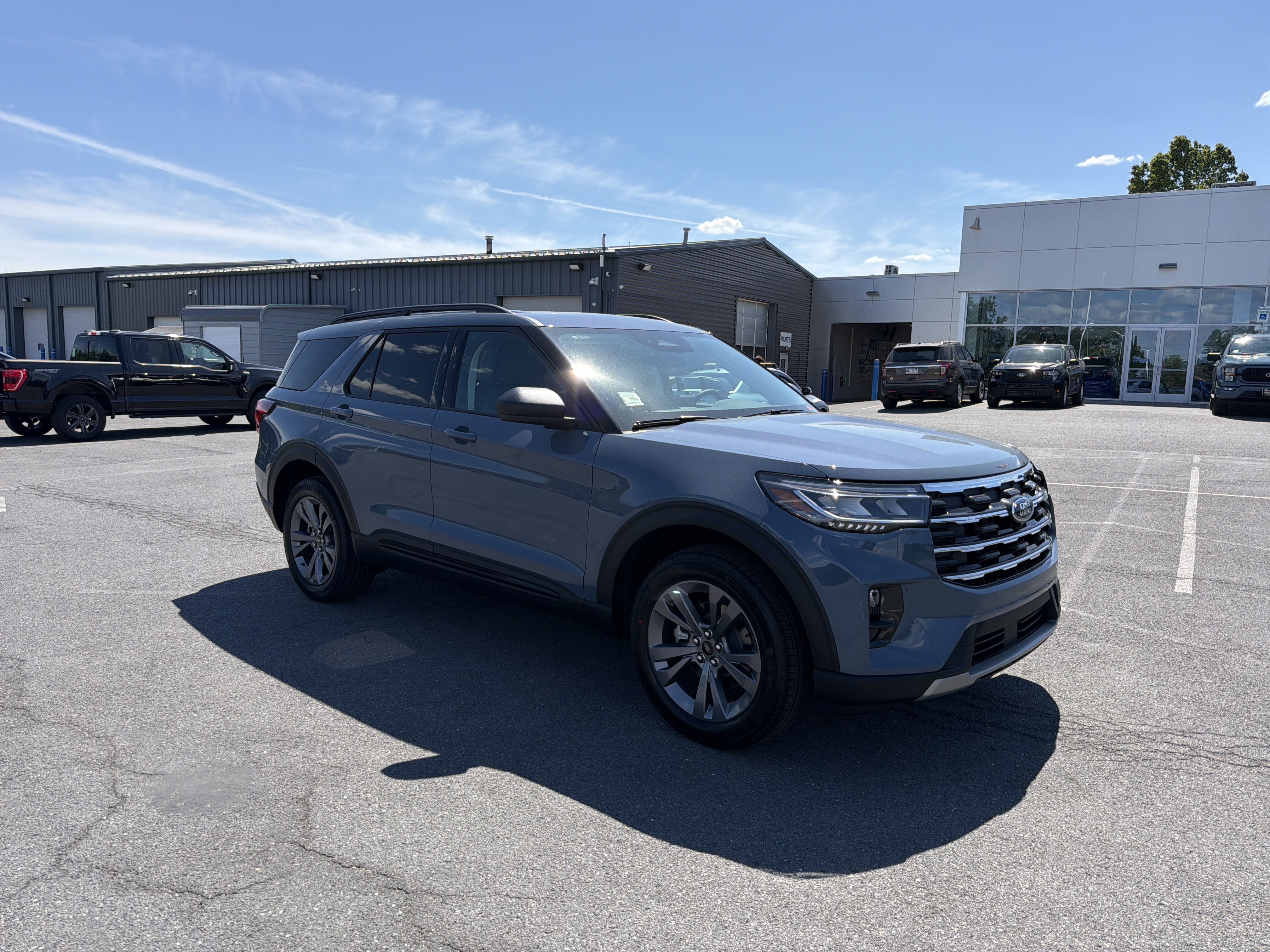 New 2026 Ford Explorer Active w/ Active Comfort Package AWD/4WD image 1