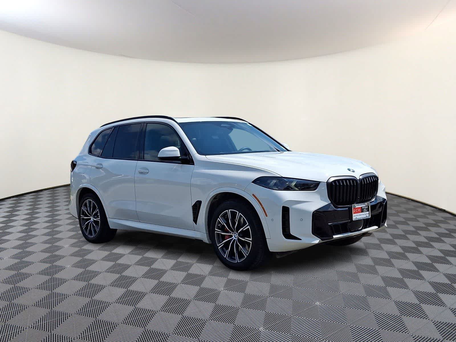 Used 2024 BMW X5 xDrive40i w/ M Sport Package AWD/4WD image 4