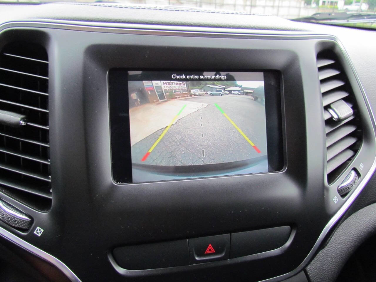 Used 2019 Jeep Cherokee Latitude w/ Popular Appearance Group image 20