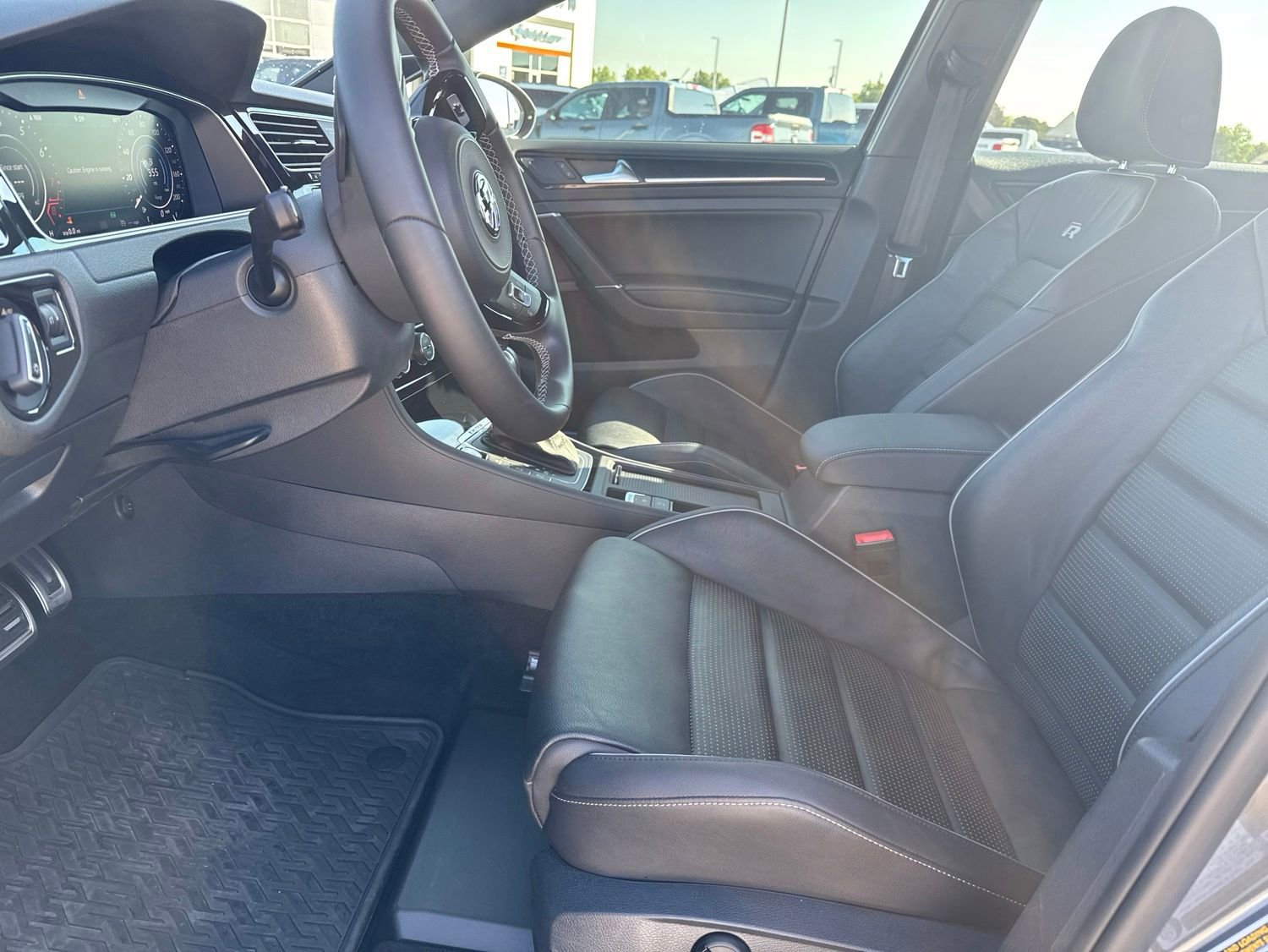 Used 2019 Volkswagen Golf R 4-Door AWD/4WD image 10