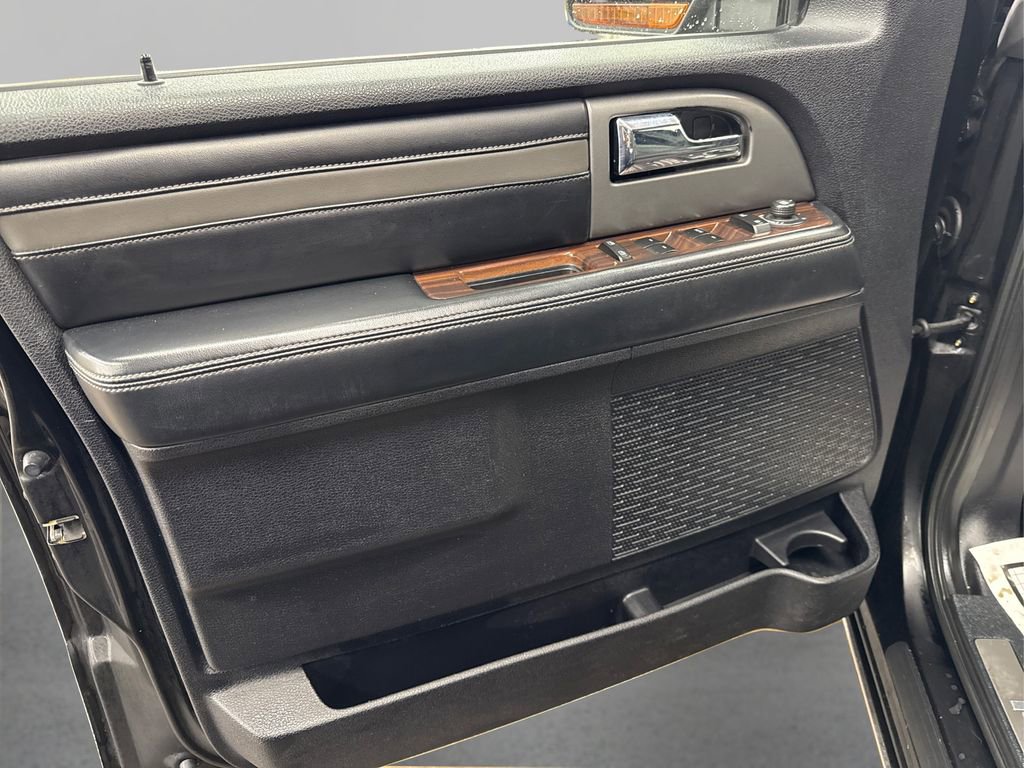 Used 2017 Ford Expedition Platinum image 25