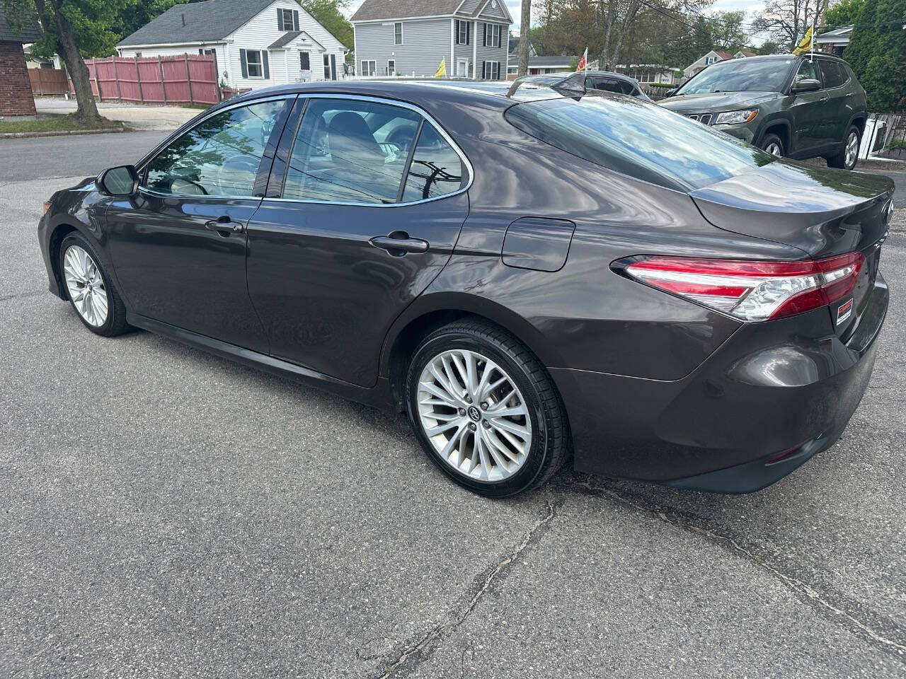 Used 2019 Toyota Camry XLE w/ Carpet Mat Package FWD image 6