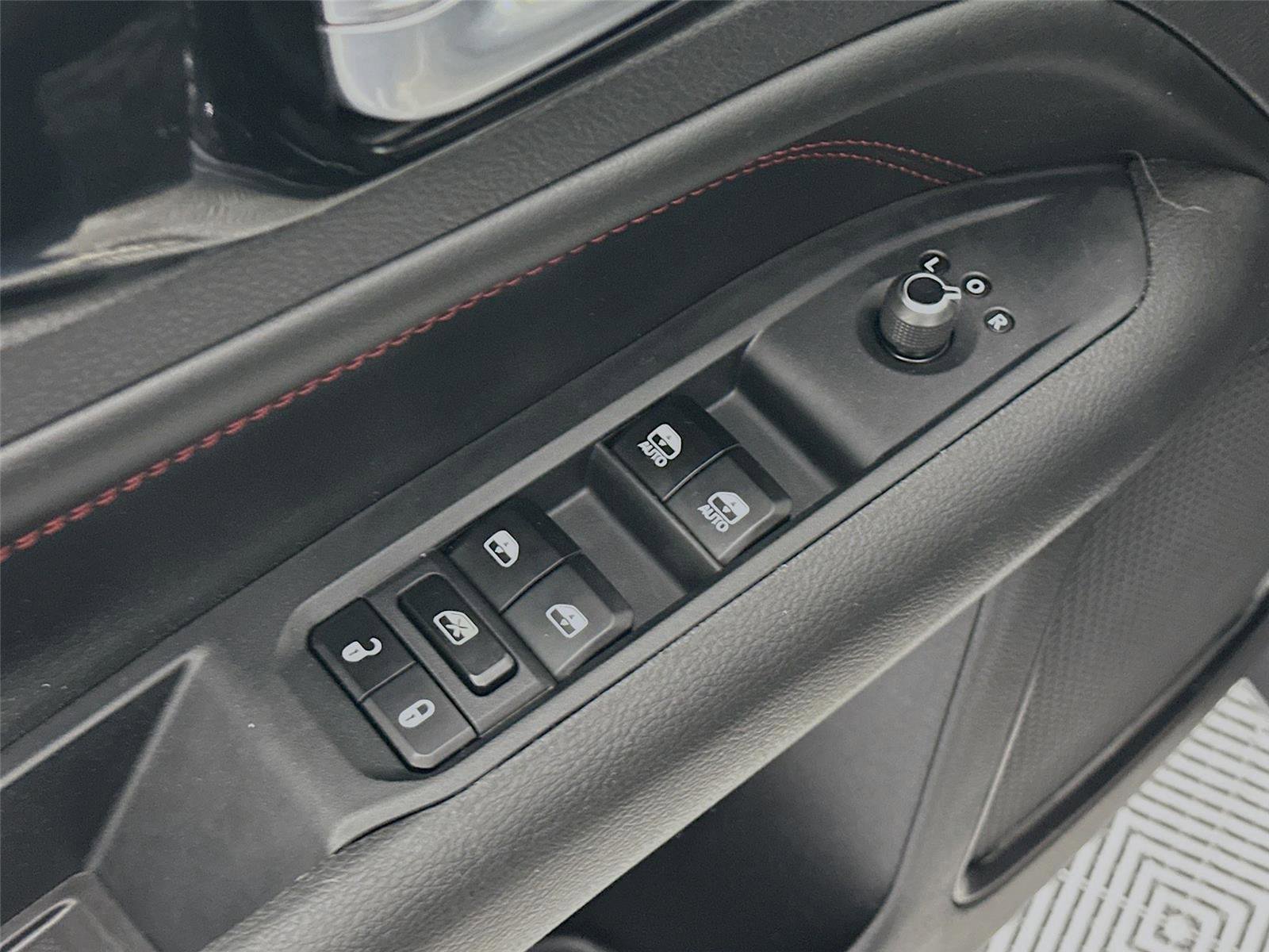 Used 2025 Jeep Compass Trailhawk AWD/4WD image 19