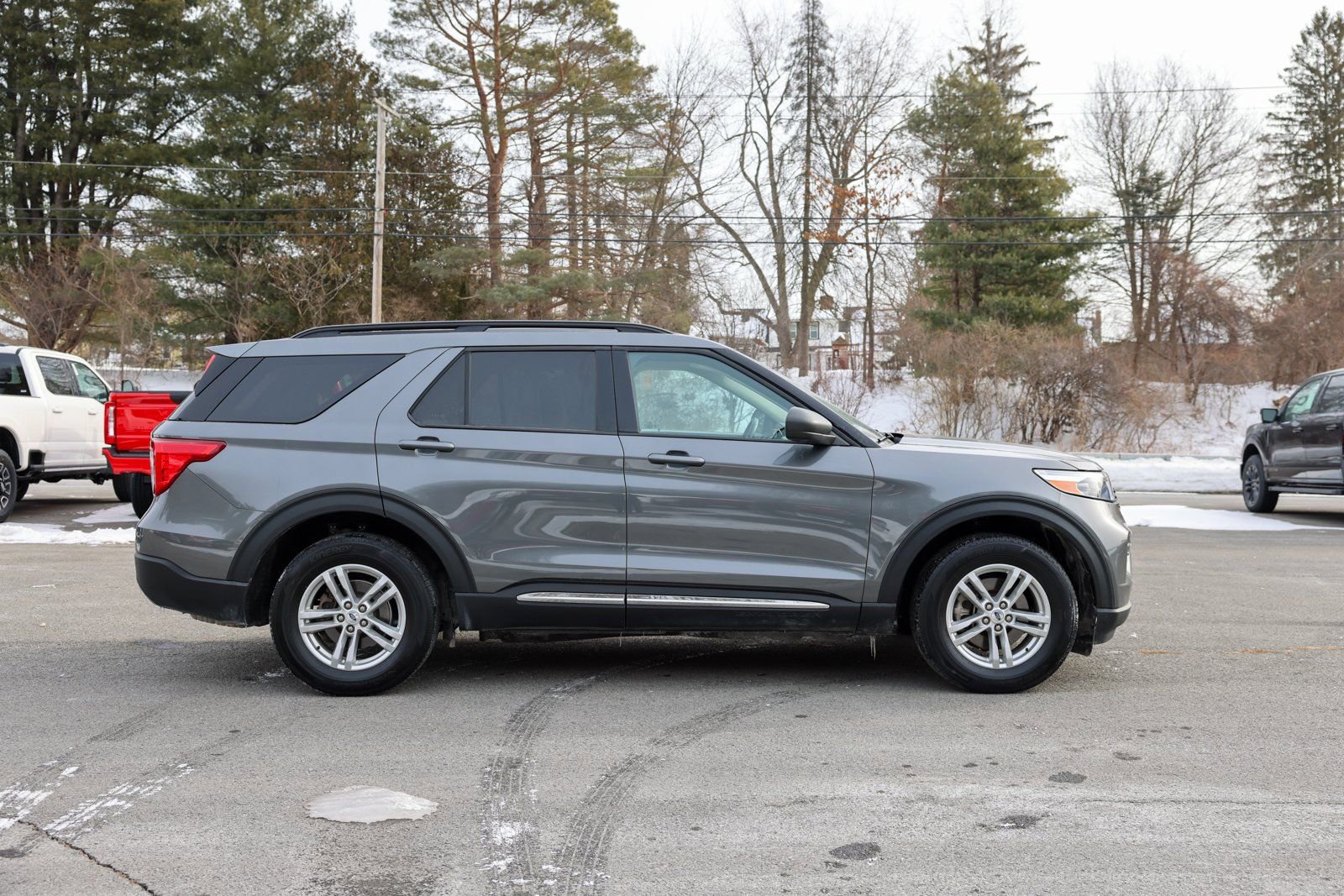 Certified 2023 Ford Explorer XLT w/ Equipment Group 202A image 4