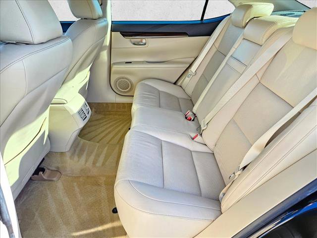Used 2013 Lexus ES 350 w/ Luxury Pkg image 19