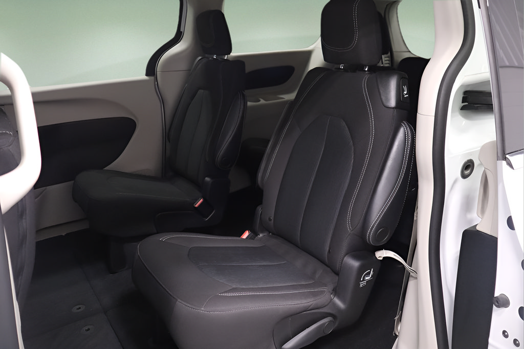 Certified 2023 Chrysler Voyager LX FWD image 12