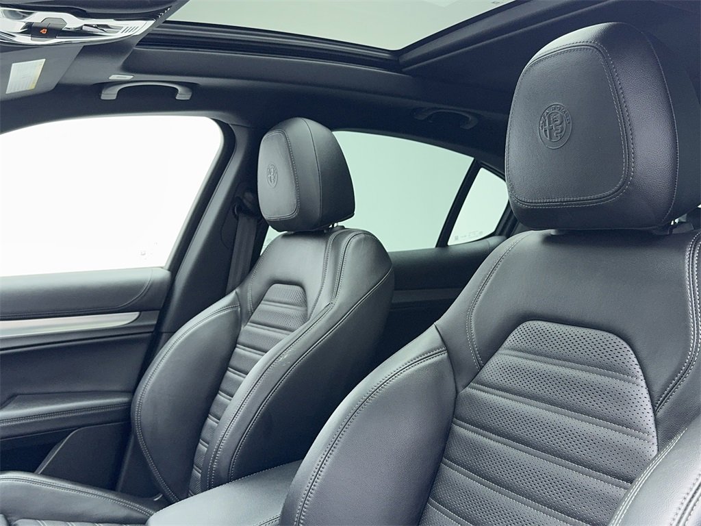 Used 2022 Alfa Romeo Stelvio Veloce image 37