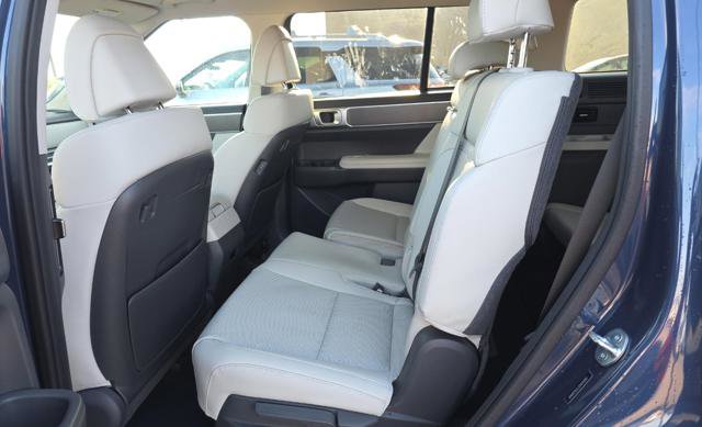 Used 2025 Hyundai Santa Fe SEL FWD image 17