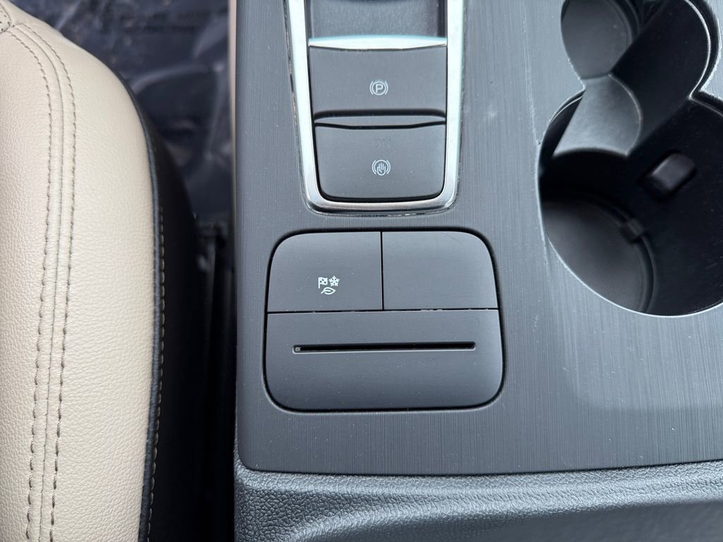 Used 2020 Ford Escape SE Sport image 19