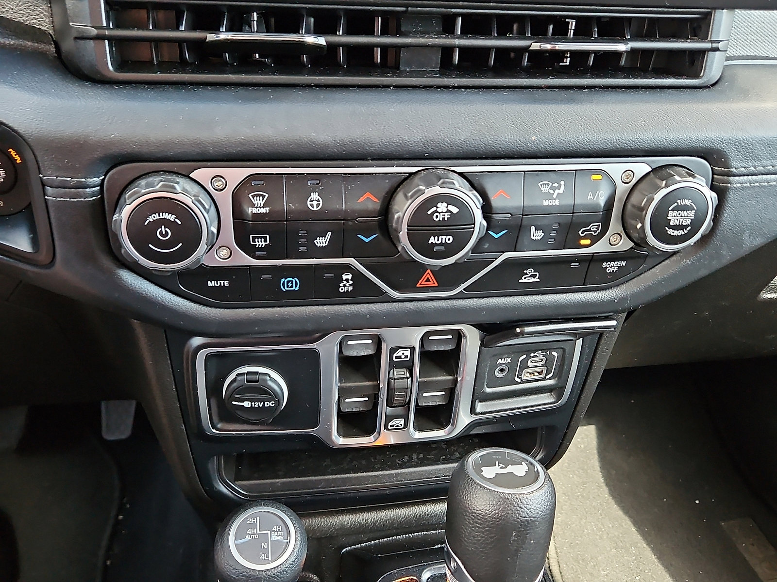 Used 2024 Jeep Wrangler Sahara 4xe image 14