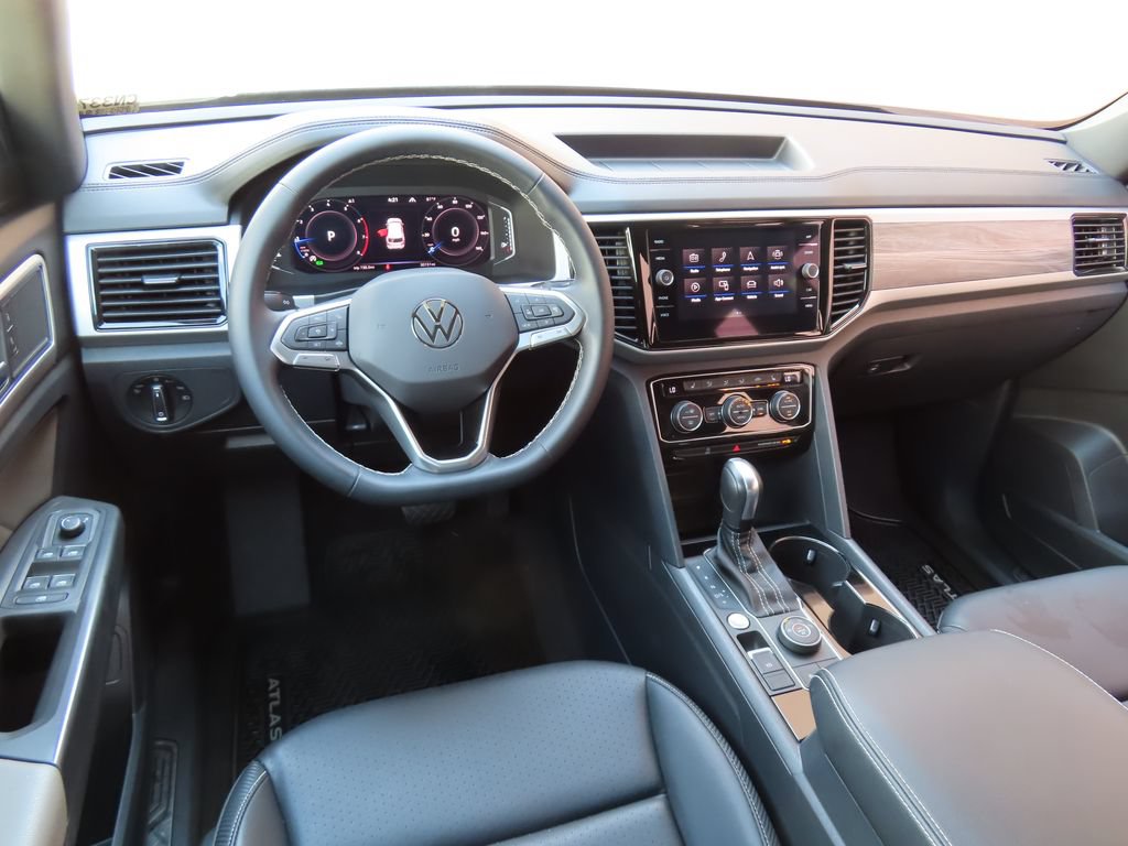 Used 2023 Volkswagen Atlas Cross Sport SE w/ Panoramic Sunroof Package AWD/4WD image 4