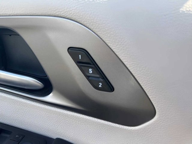 Used 2024 Chrysler Pacifica Touring-L image 19