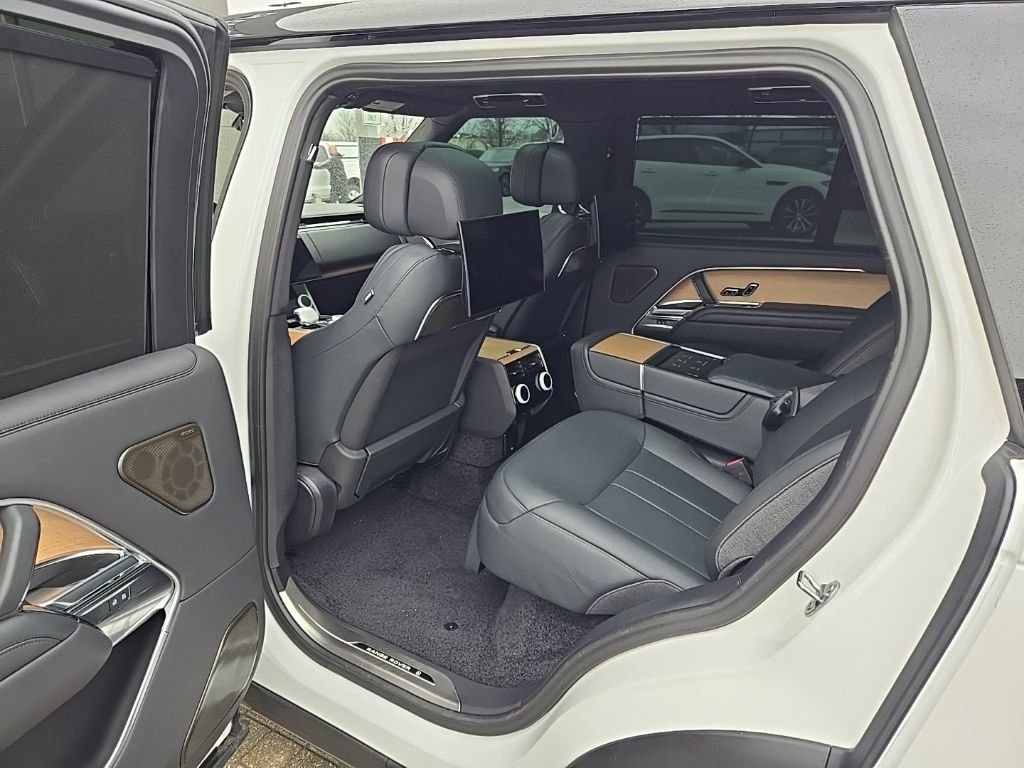 Used 2023 Land Rover Range Rover SV image 17