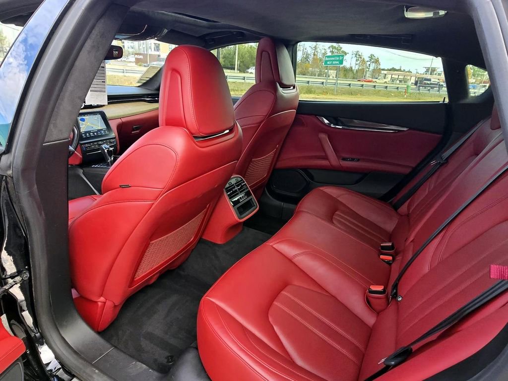 Used 2017 Maserati Quattroporte GTS GranSport image 29