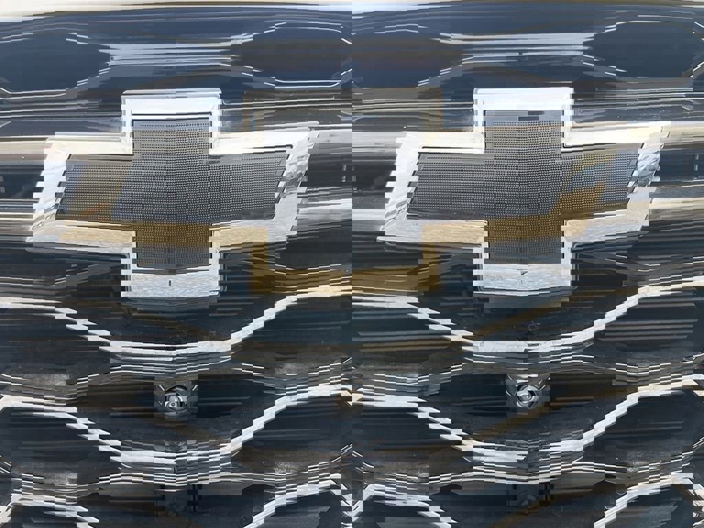 Used 2023 Chevrolet Traverse RS image 15