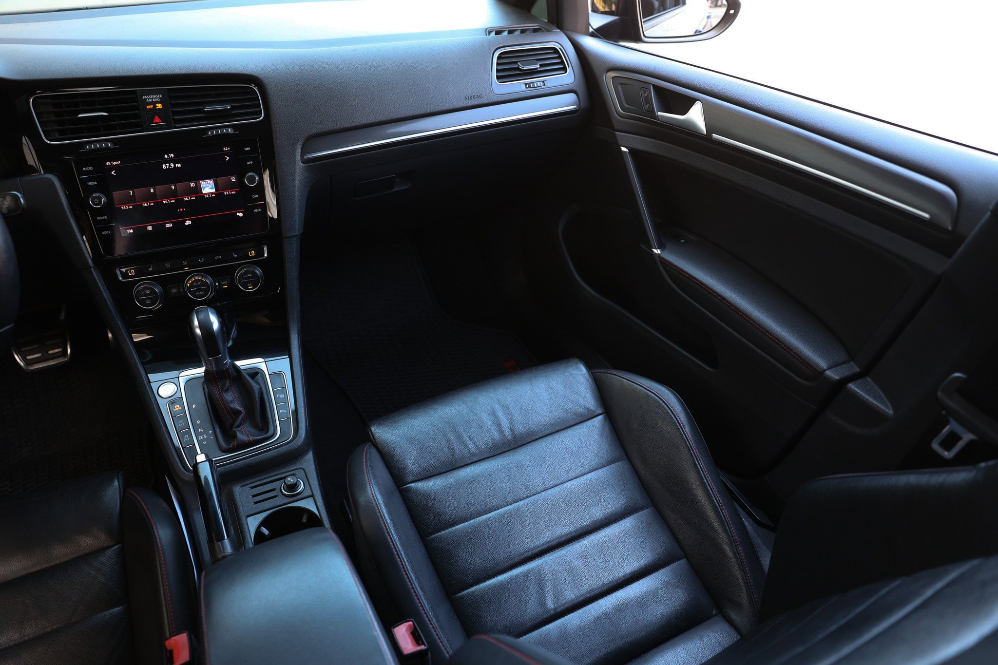 Used 2018 Volkswagen GTI Autobahn FWD image 27
