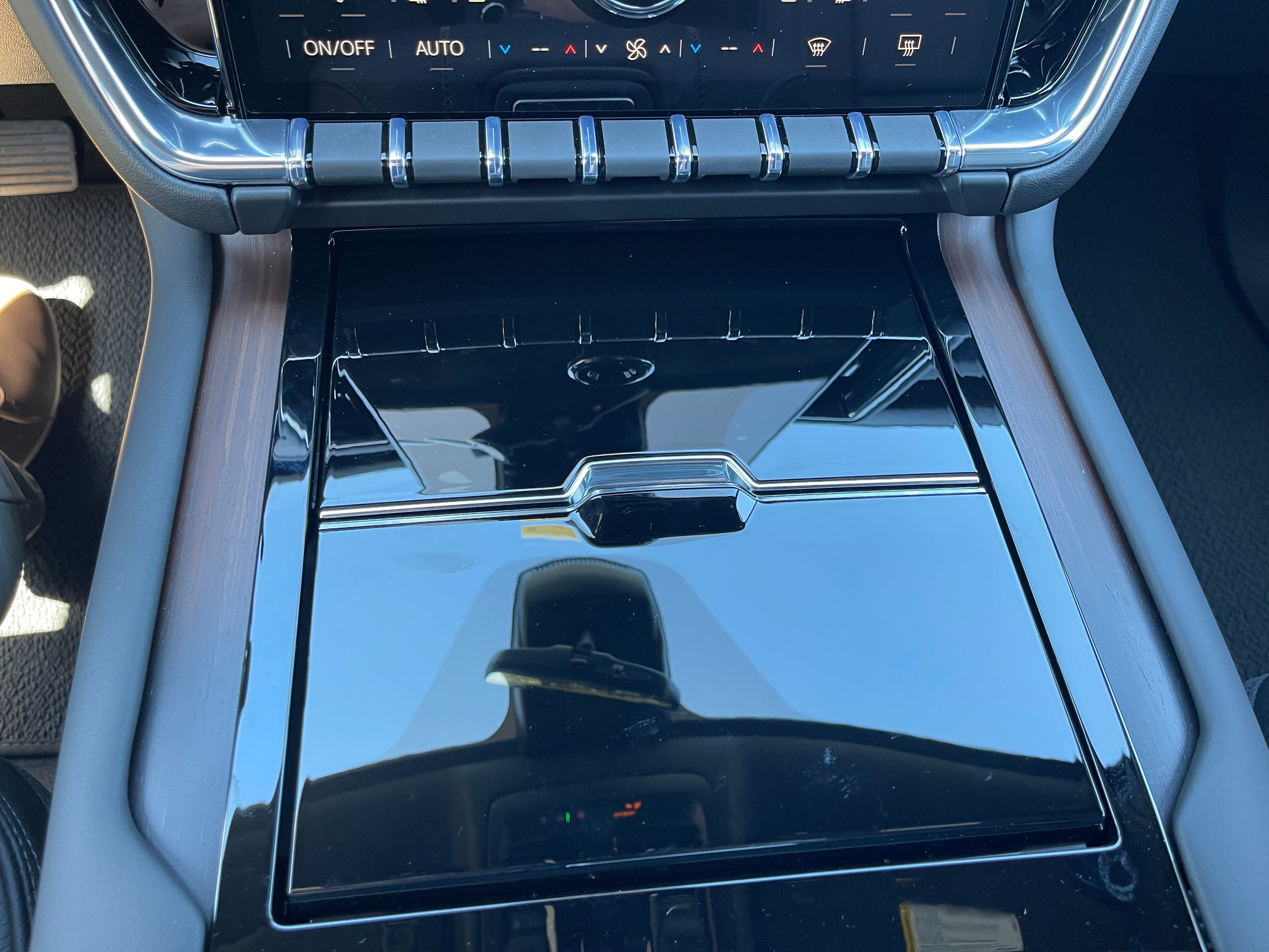 New 2026 GMC Yukon XL Denali AWD/4WD image 16
