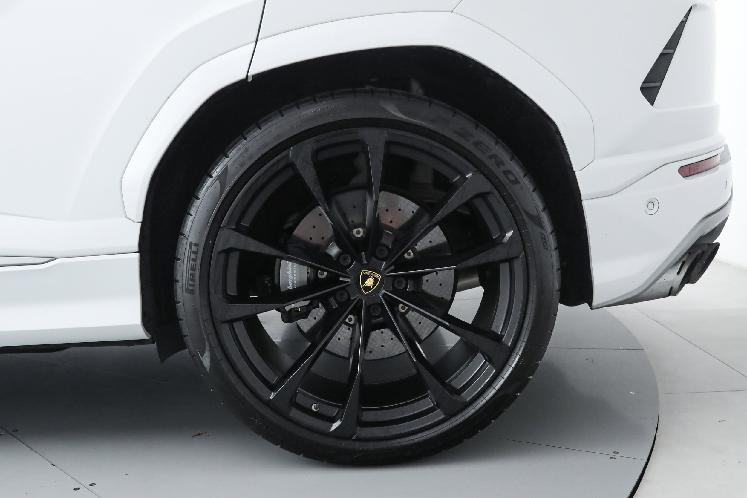 Used 2020 Lamborghini Urus AWD/4WD image 33