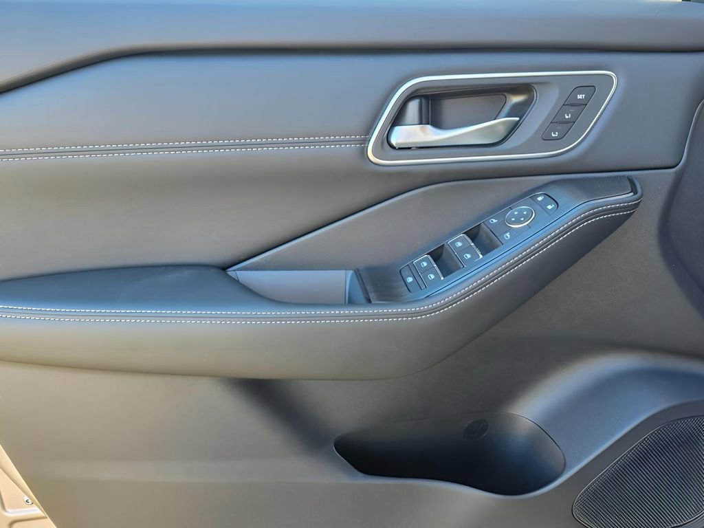 New 2026 Nissan Rogue Platinum image 17