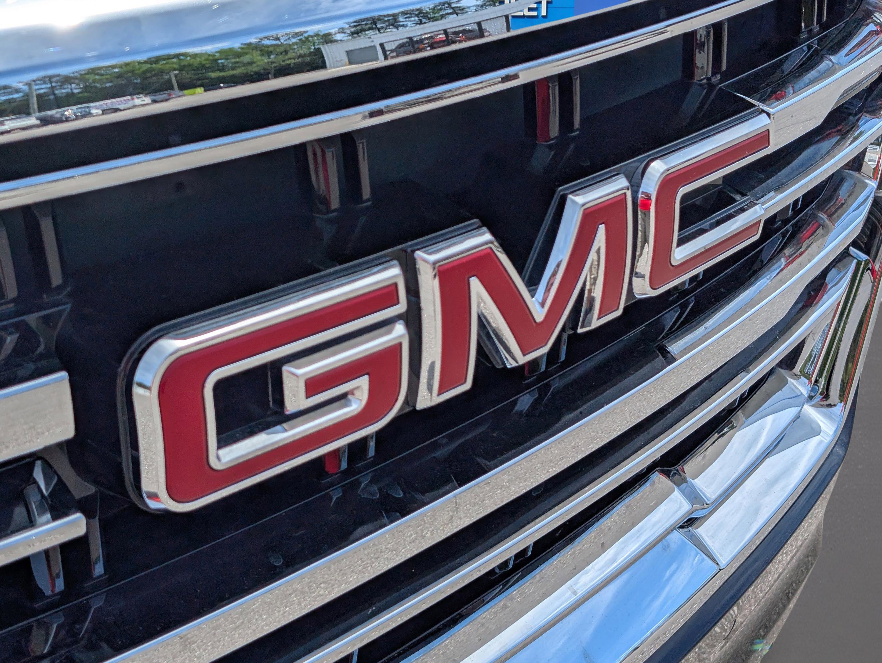 Used 2024 GMC Yukon SLT AWD/4WD image 5