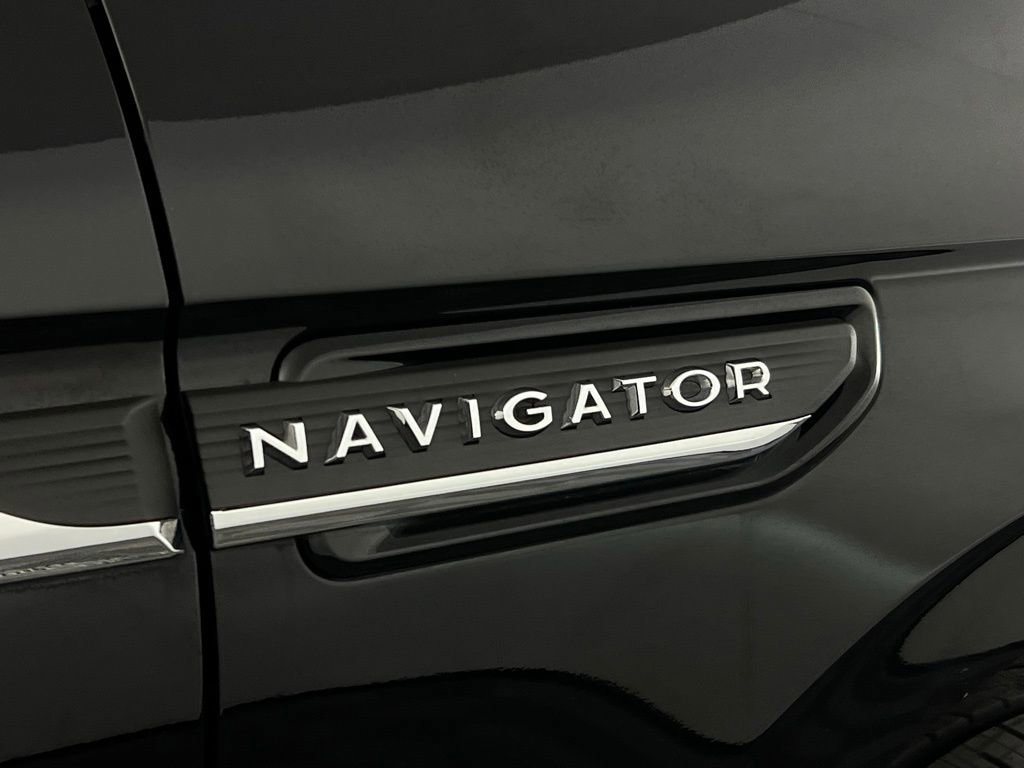 Used 2024 Lincoln Navigator Reserve image 13