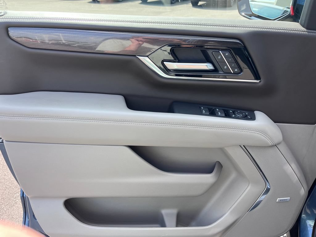Used 2025 GMC Yukon Elevation AWD/4WD image 10