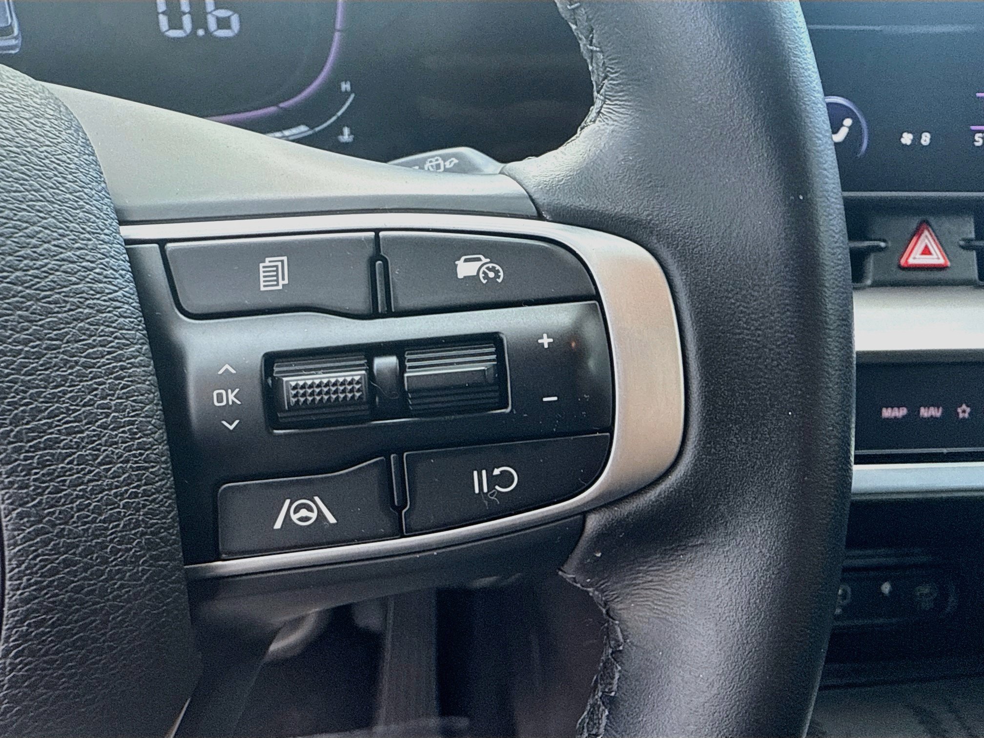 Used 2024 Kia Sportage EX FWD image 36