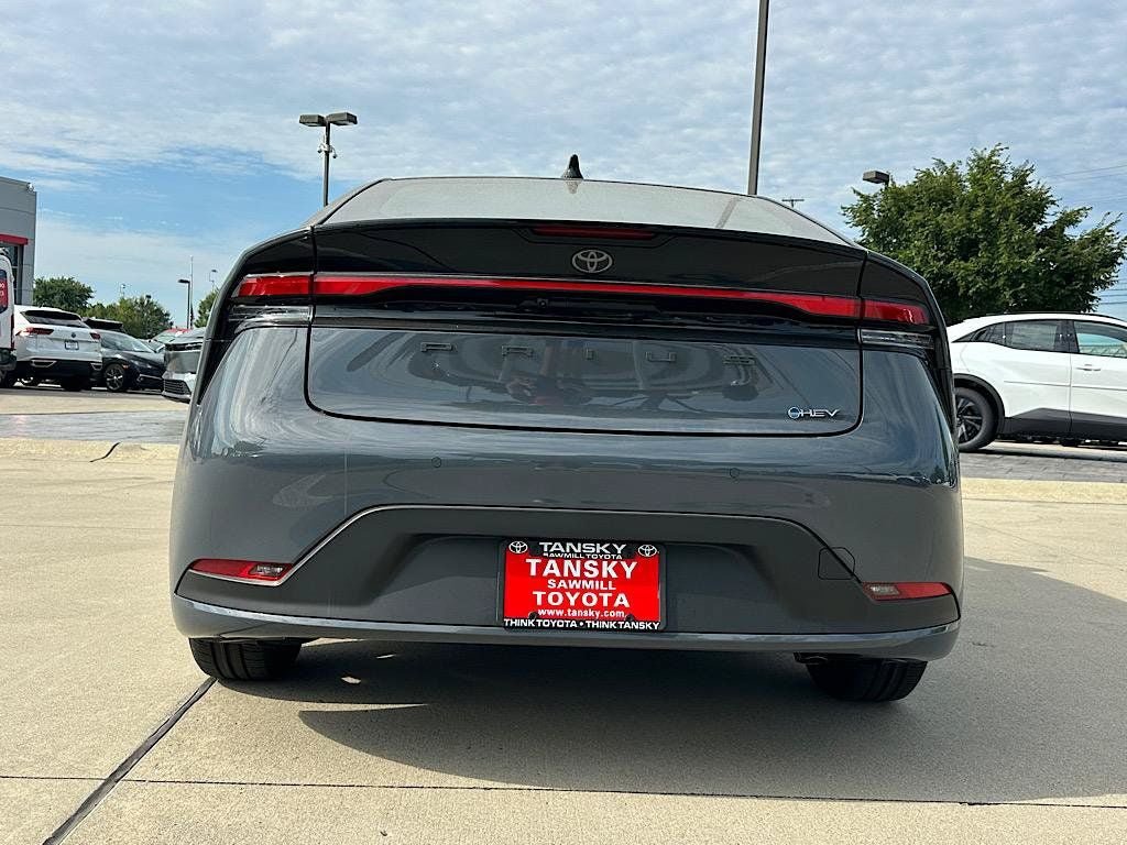 New 2027 Toyota Prius LE FWD image 3