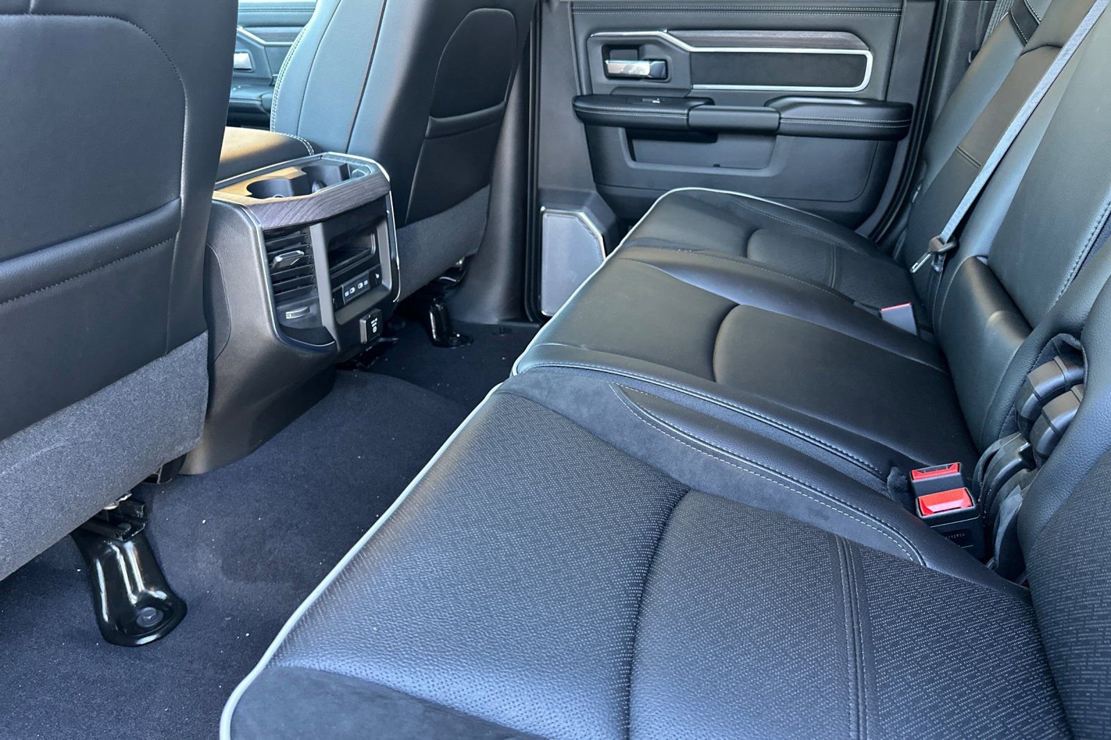Used 2026 RAM 2500 Laramie AWD/4WD image 14