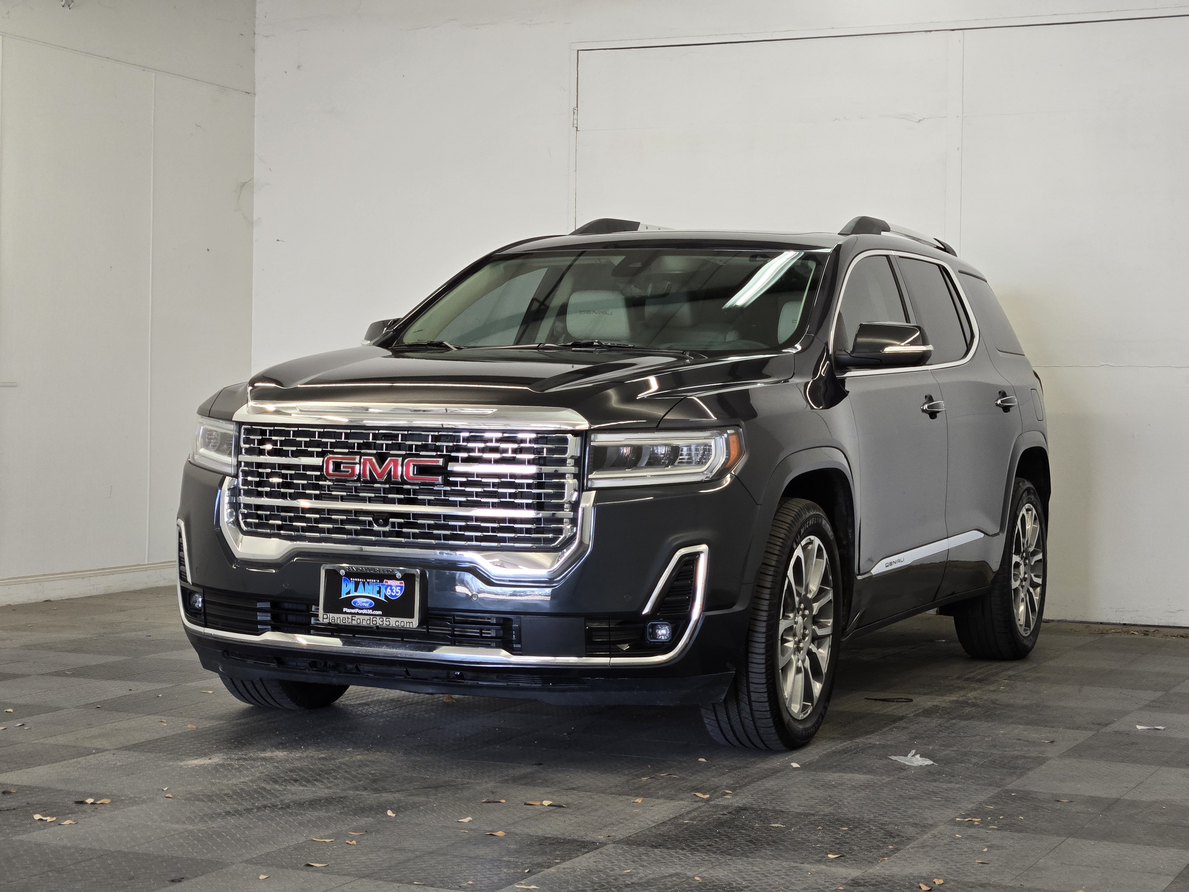 Used 2023 GMC Acadia Denali w/ Denali Ultimate Package AWD/4WD image 4