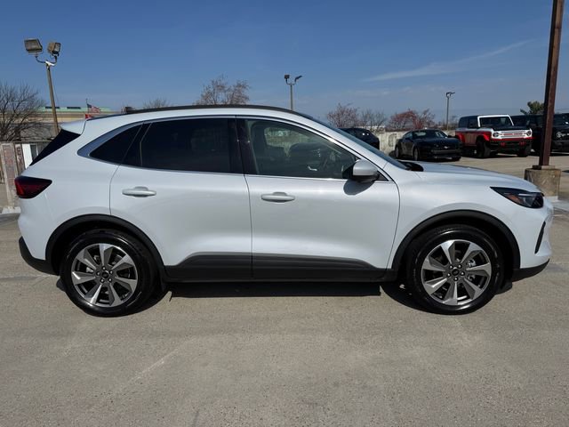 Certified 2025 Ford Escape Platinum w/ Premium Technology Package image 7