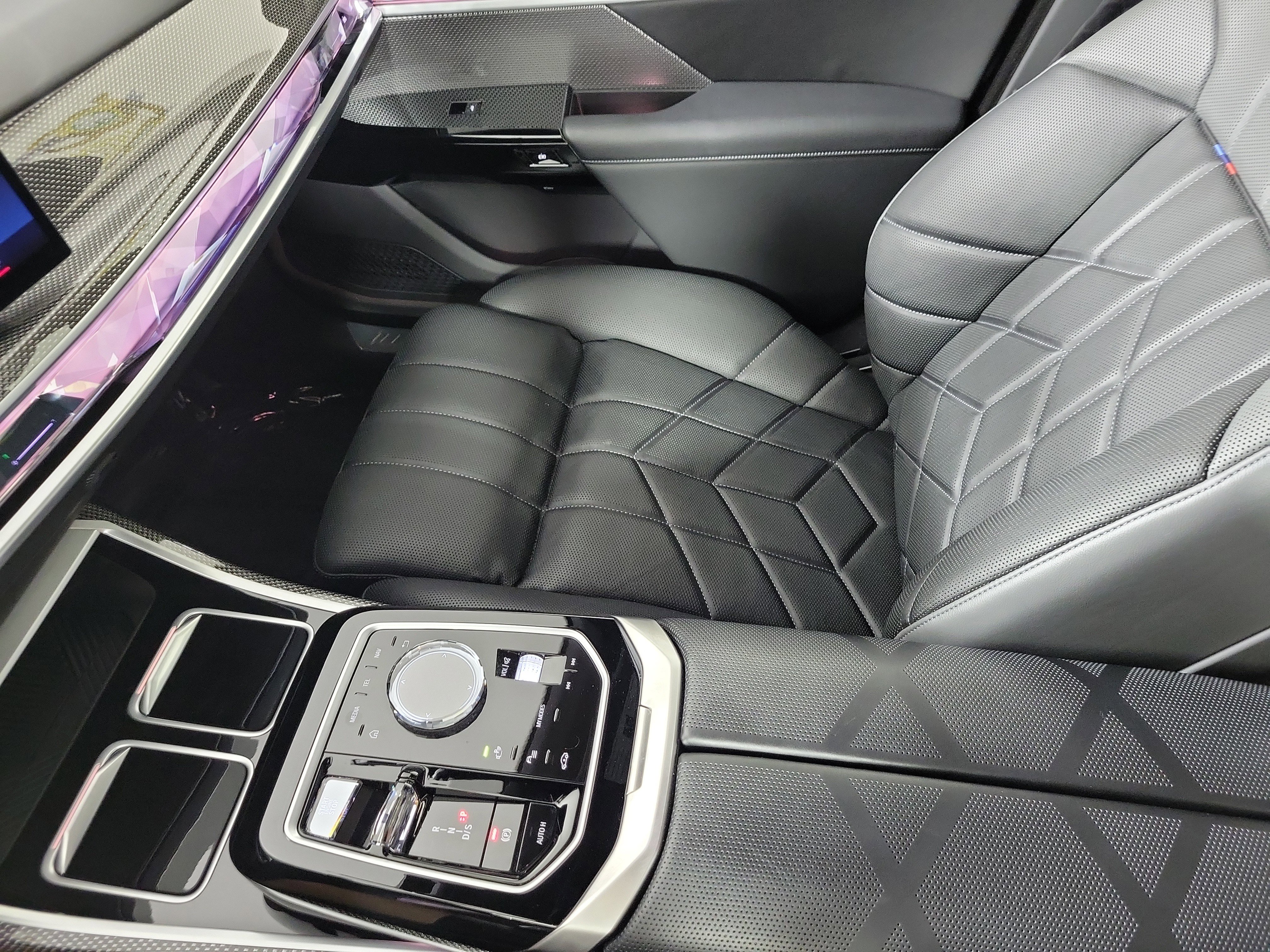 Certified 2023 BMW 760i xDrive w/ Executive Package AWD/4WD image 23