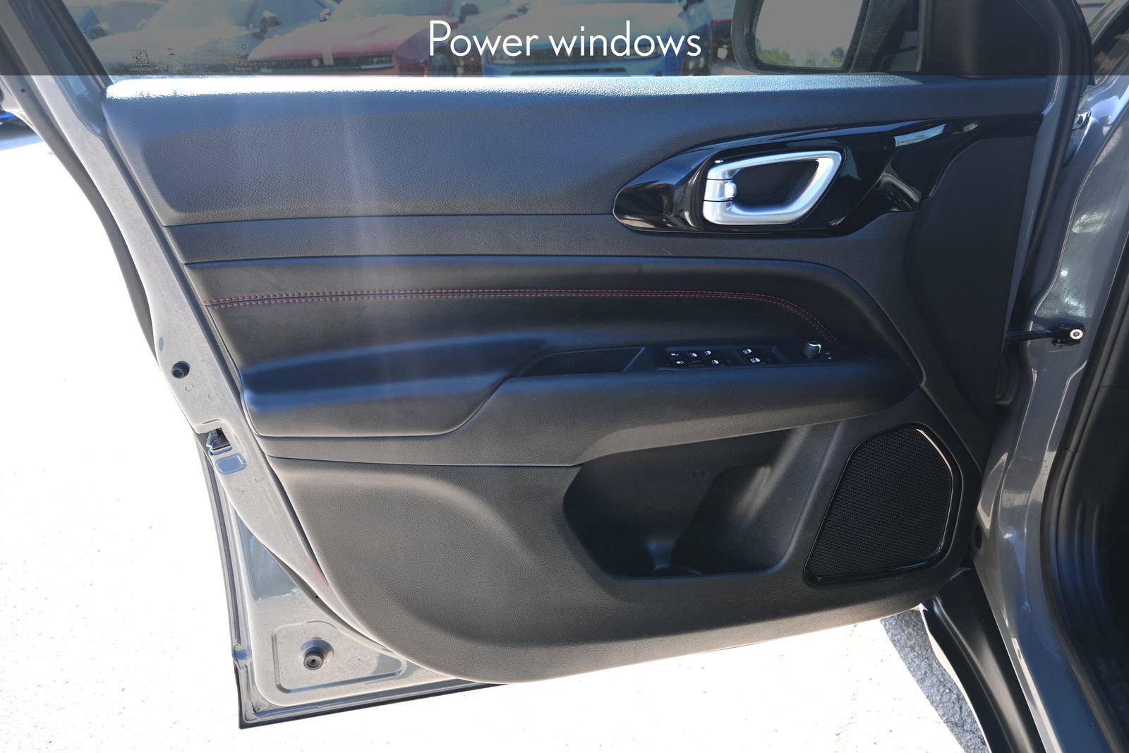 Used 2024 Jeep Compass Trailhawk image 8
