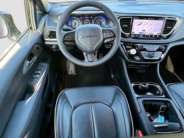 Used 2025 Chrysler Pacifica Limited w/ Uconnect Theater Family Group AWD/4WD image 25