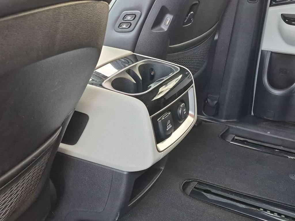 Certified 2023 Kia Carnival SX FWD image 21
