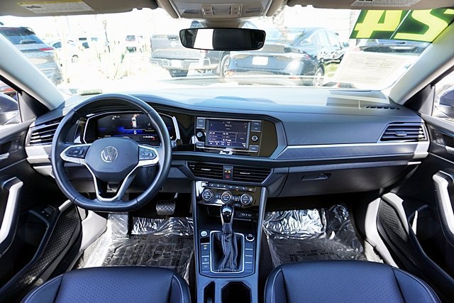 Used 2024 Volkswagen Jetta SE FWD image 26