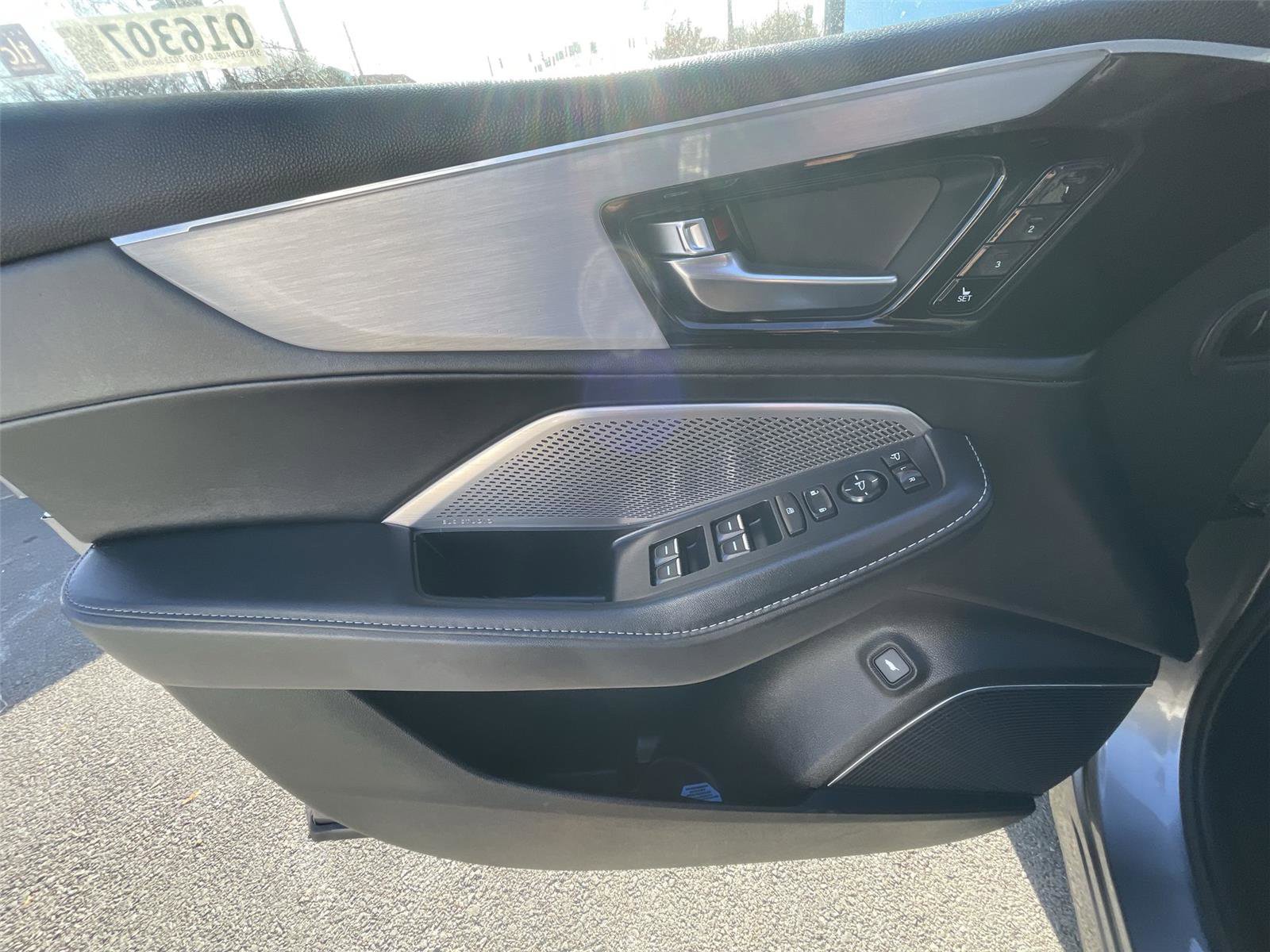 Used 2023 Acura MDX SH-AWD w/ Technology Package image 12