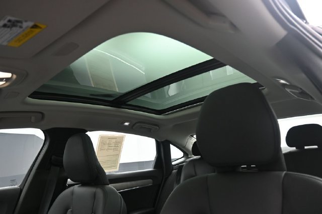 Used 2023 Volvo S90 B6 Plus AWD/4WD image 18