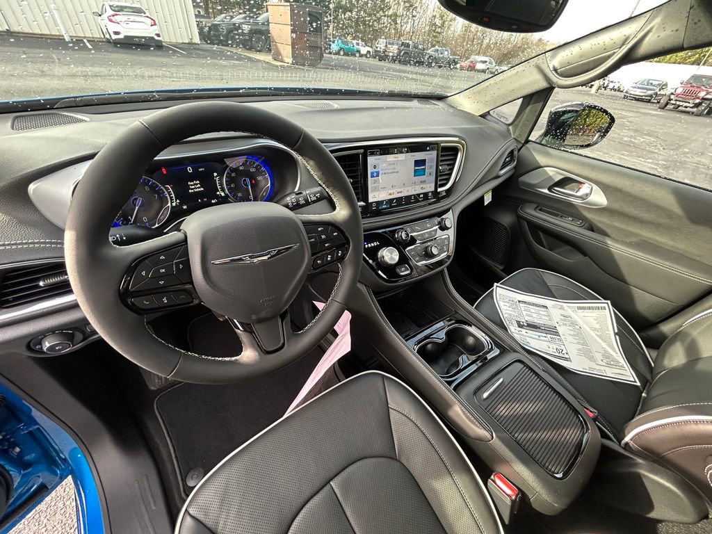 New 2026 Chrysler Pacifica Limited w/ S Appearance Package image 19