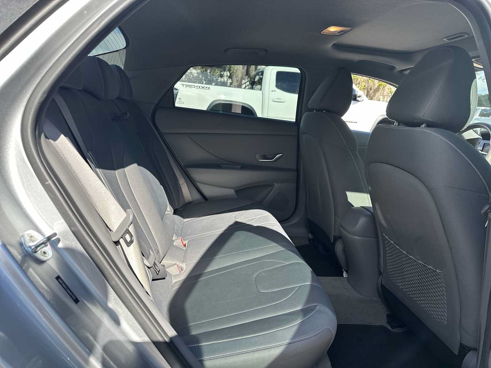 Used 2022 Hyundai Elantra SEL w/ Convenience + Premium Package FWD image 18