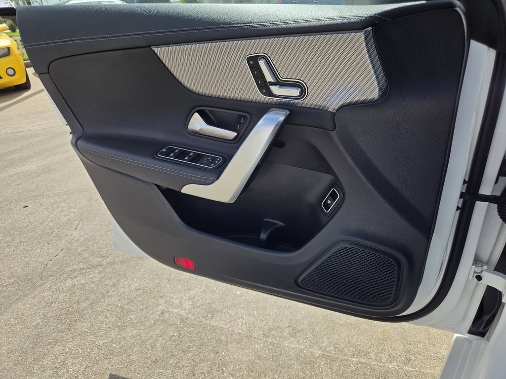 Used 2025 Mercedes-Benz CLA 250 4MATIC image 24