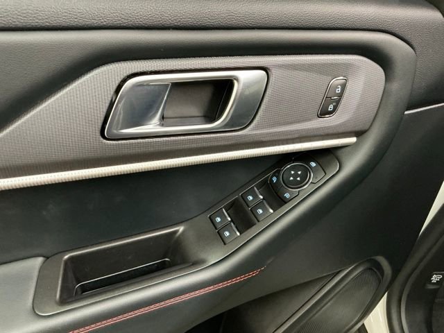Used 2025 Ford Explorer ST-Line image 17