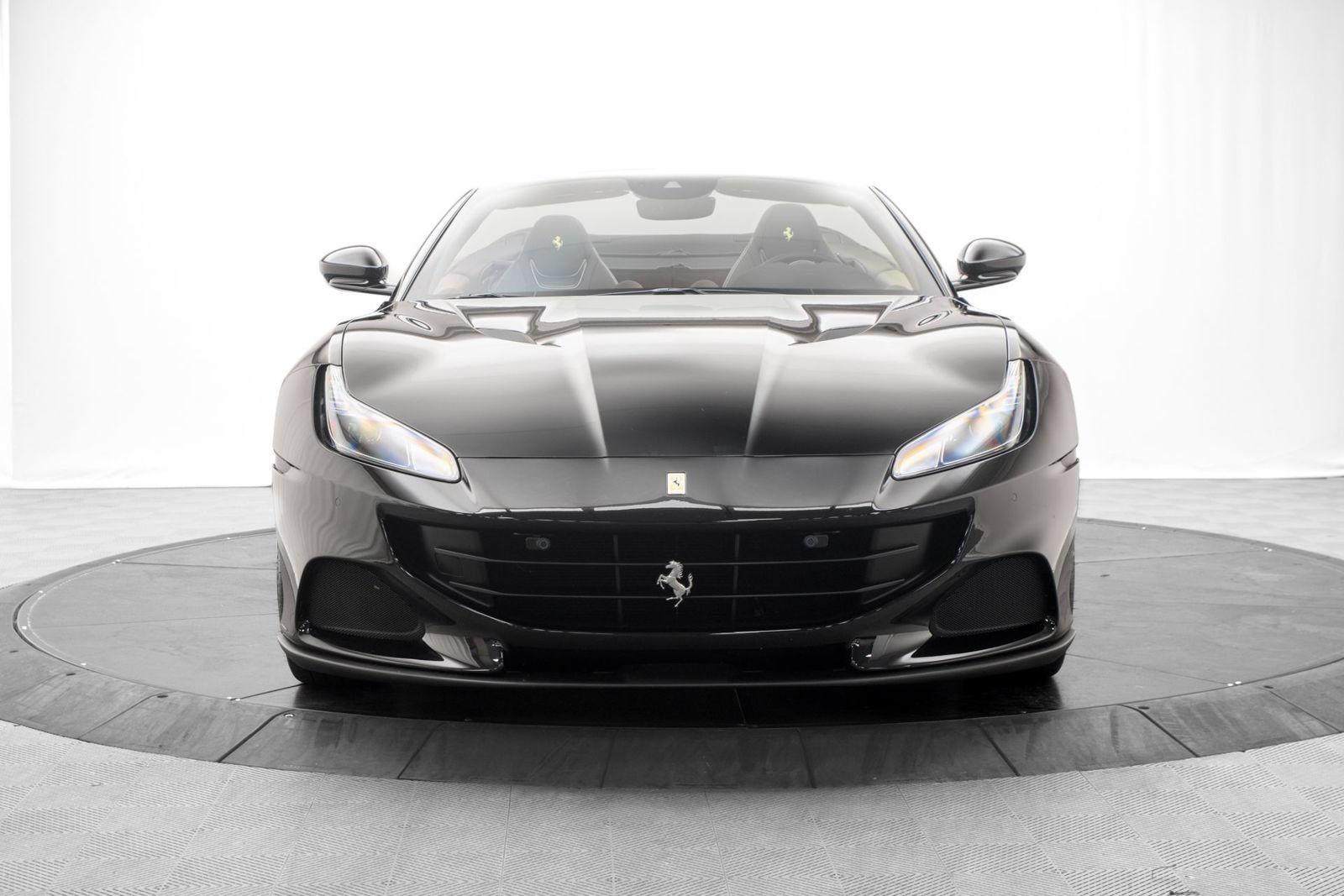 Used 2023 Ferrari Portofino M RWD image 2